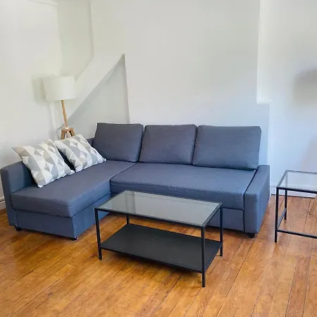 2nd Floor Cozy Flat With Free Parking Apartment
