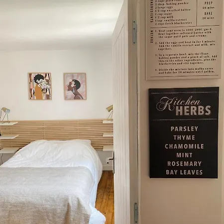 2nd Floor Cozy Flat With Free Parking 公寓 *