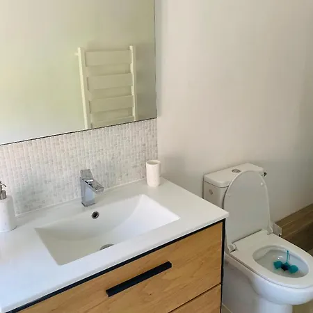 2nd Floor Cozy Flat With Free Parking דירה *